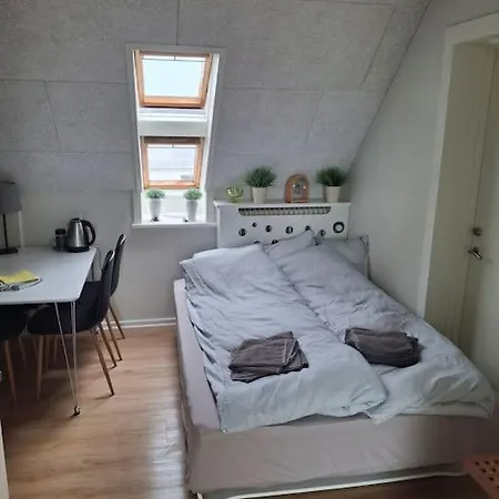Laekker Ny Med Eget Badevaerelse Apartmán